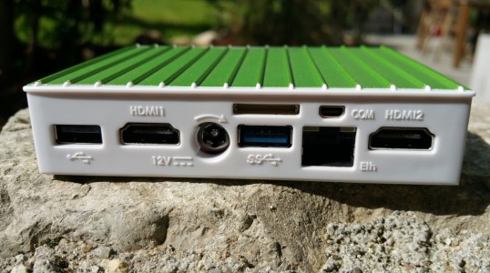 MintBox Mini 便携式 Linux 桌面 PC