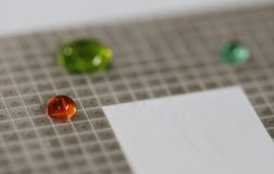 可移动和合并的“编程”水滴可移动和合并的“编程”水滴